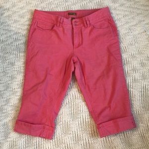 Super cute pink capris!